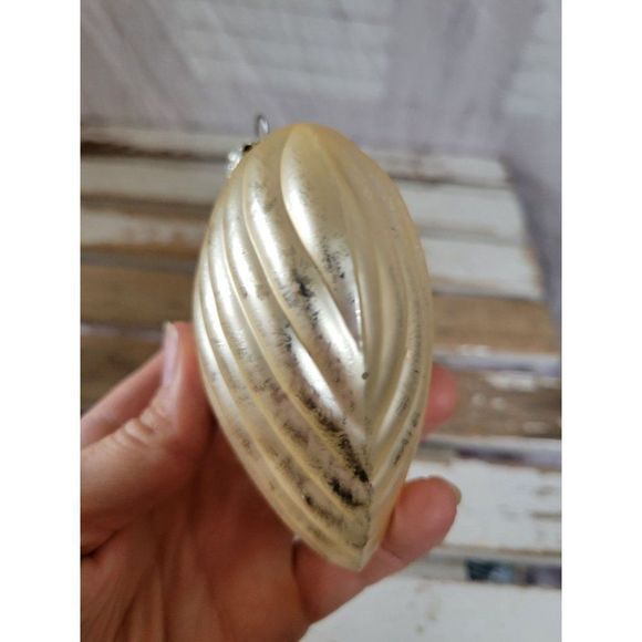 Fancy white ripple heart glass ornament Xmas tree - Picture 2 of 7